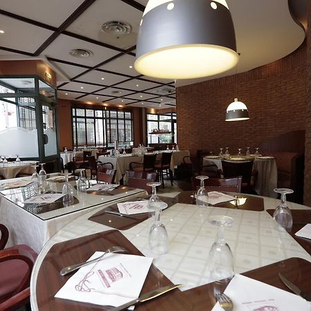 Hotel Au Petit Caporal Maisons-Alfort Kültér fotó