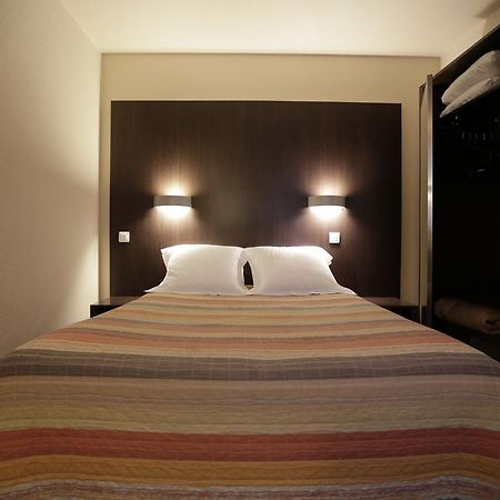 Hotel Au Petit Caporal Maisons-Alfort Szoba fotó