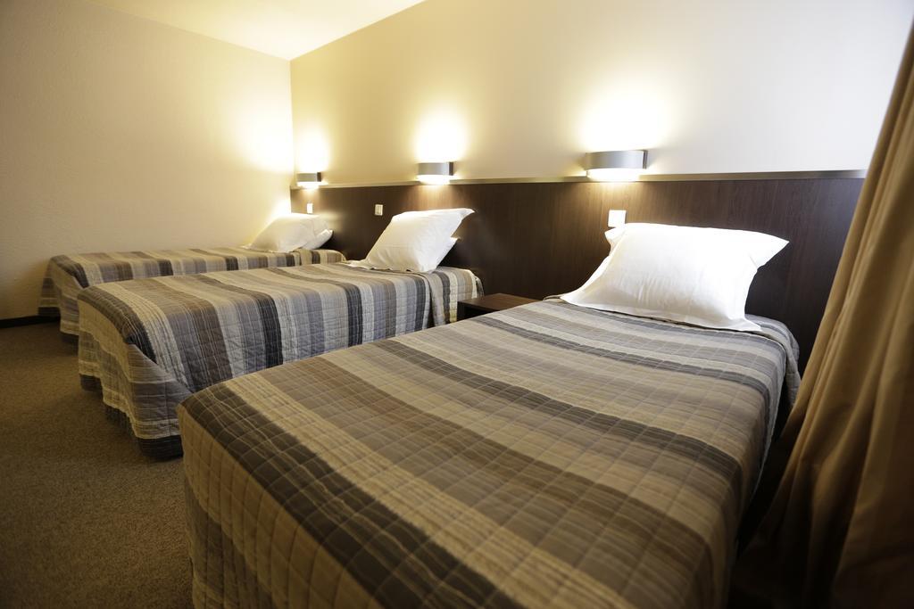 Hotel Au Petit Caporal Maisons-Alfort Szoba fotó
