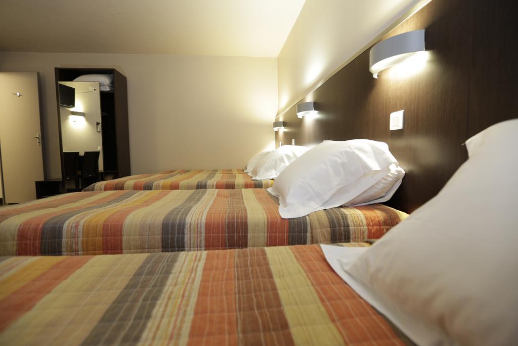 Hotel Au Petit Caporal Maisons-Alfort Szoba fotó