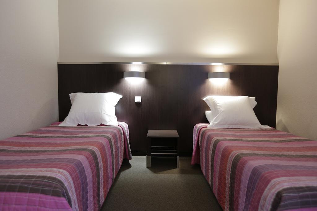 Hotel Au Petit Caporal Maisons-Alfort Szoba fotó
