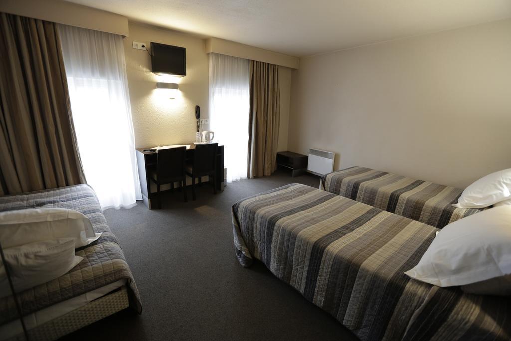 Hotel Au Petit Caporal Maisons-Alfort Kültér fotó