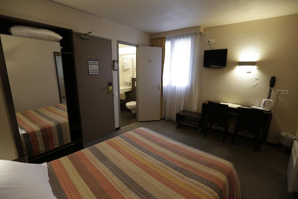 Hotel Au Petit Caporal Maisons-Alfort Szoba fotó
