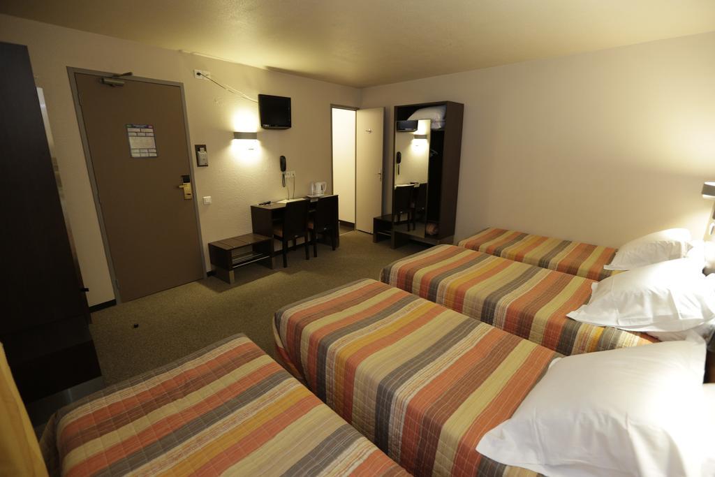 Hotel Au Petit Caporal Maisons-Alfort Szoba fotó