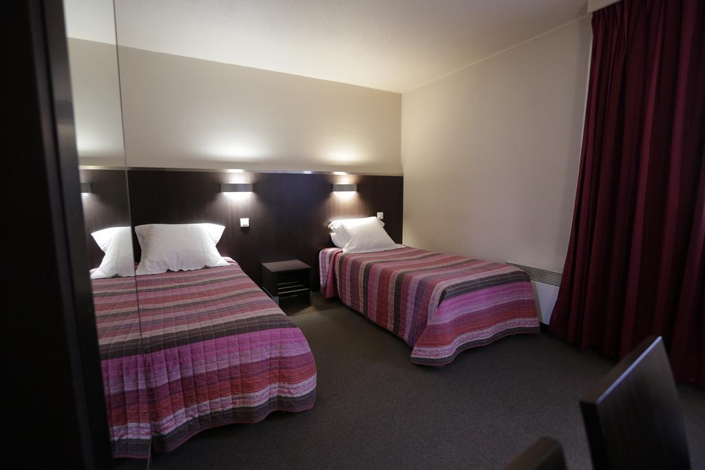 Hotel Au Petit Caporal Maisons-Alfort Kültér fotó