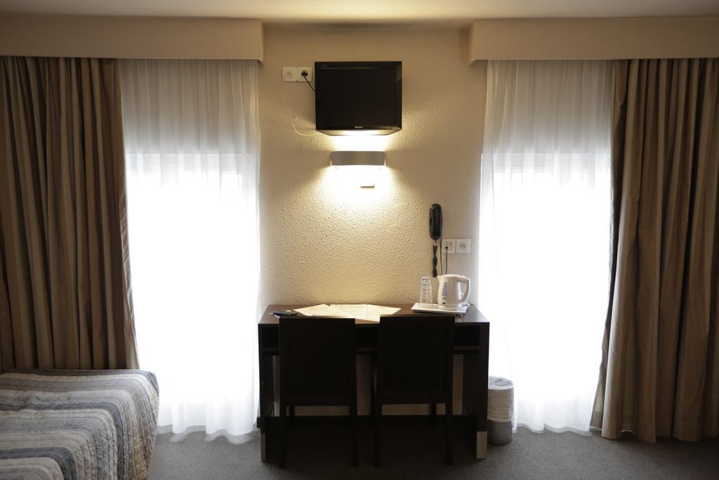 Hotel Au Petit Caporal Maisons-Alfort Kültér fotó