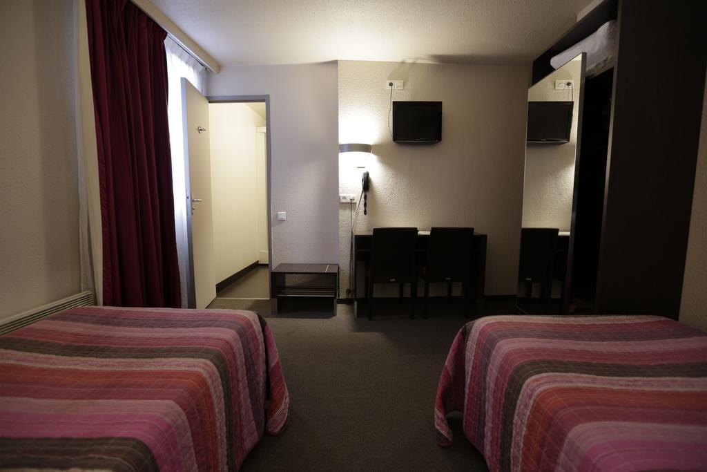 Hotel Au Petit Caporal Maisons-Alfort Kültér fotó