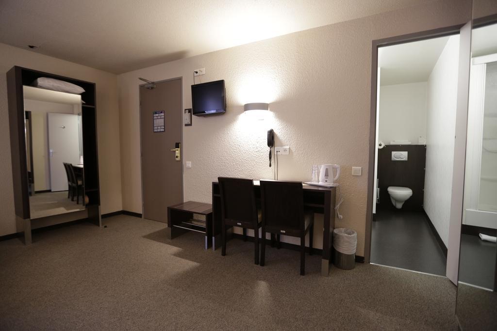 Hotel Au Petit Caporal Maisons-Alfort Kültér fotó