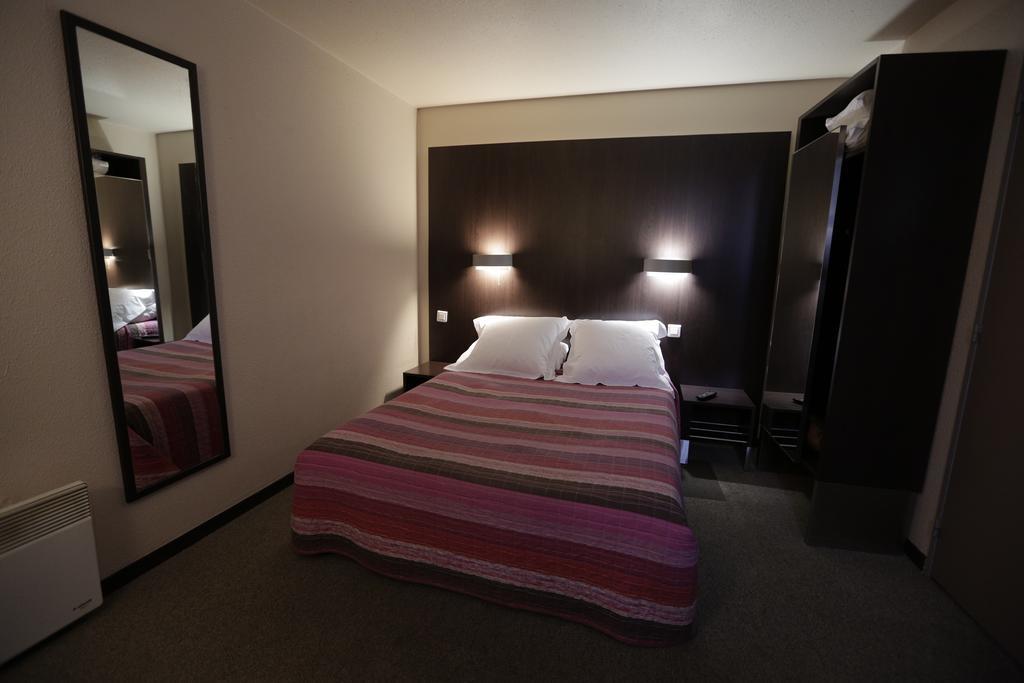 Hotel Au Petit Caporal Maisons-Alfort Kültér fotó