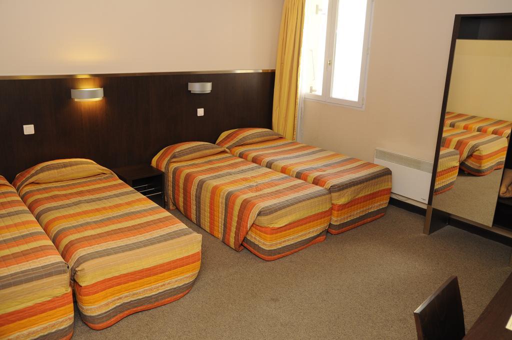 Hotel Au Petit Caporal Maisons-Alfort Szoba fotó