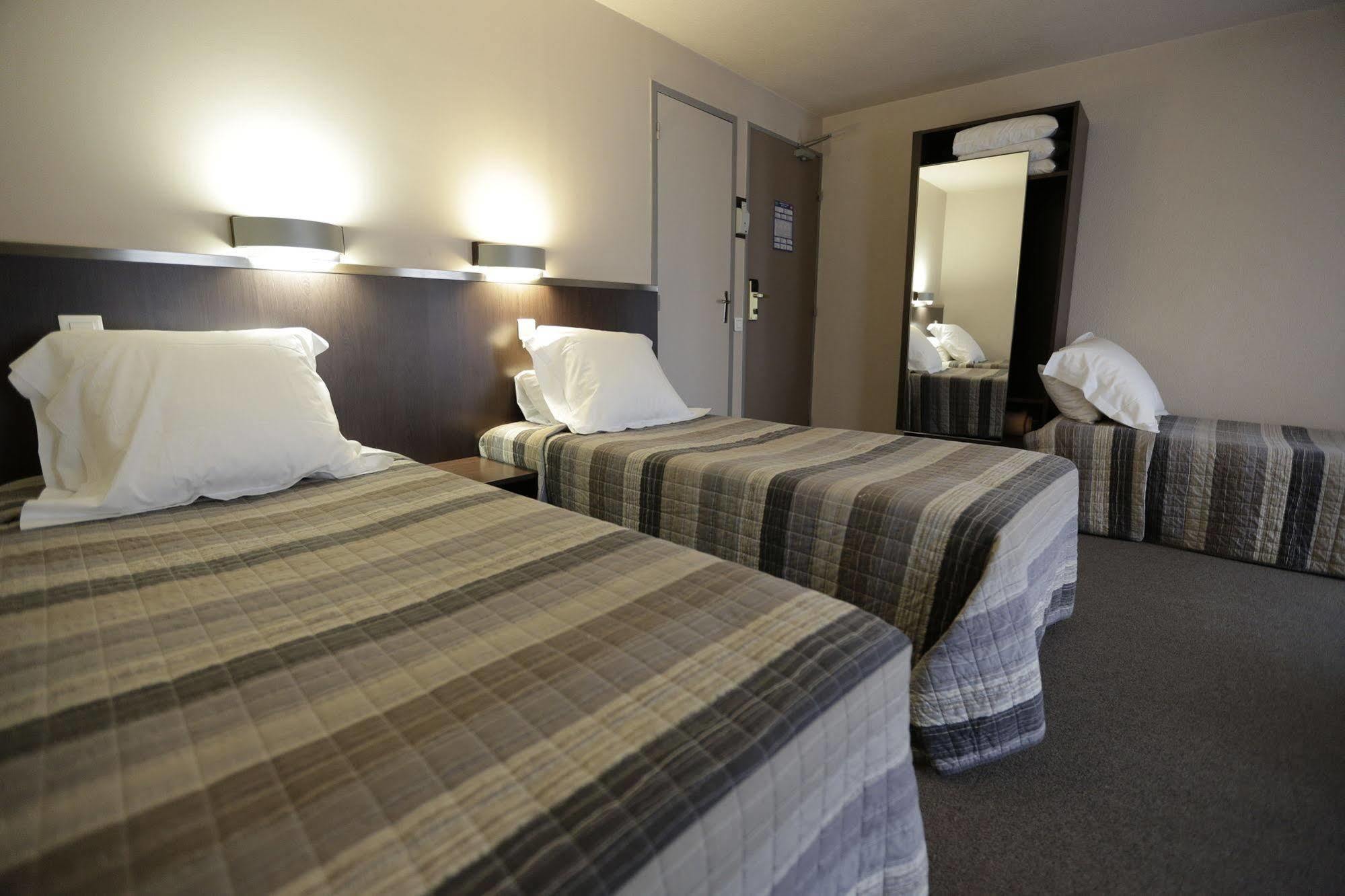 Hotel Au Petit Caporal Maisons-Alfort Kültér fotó
