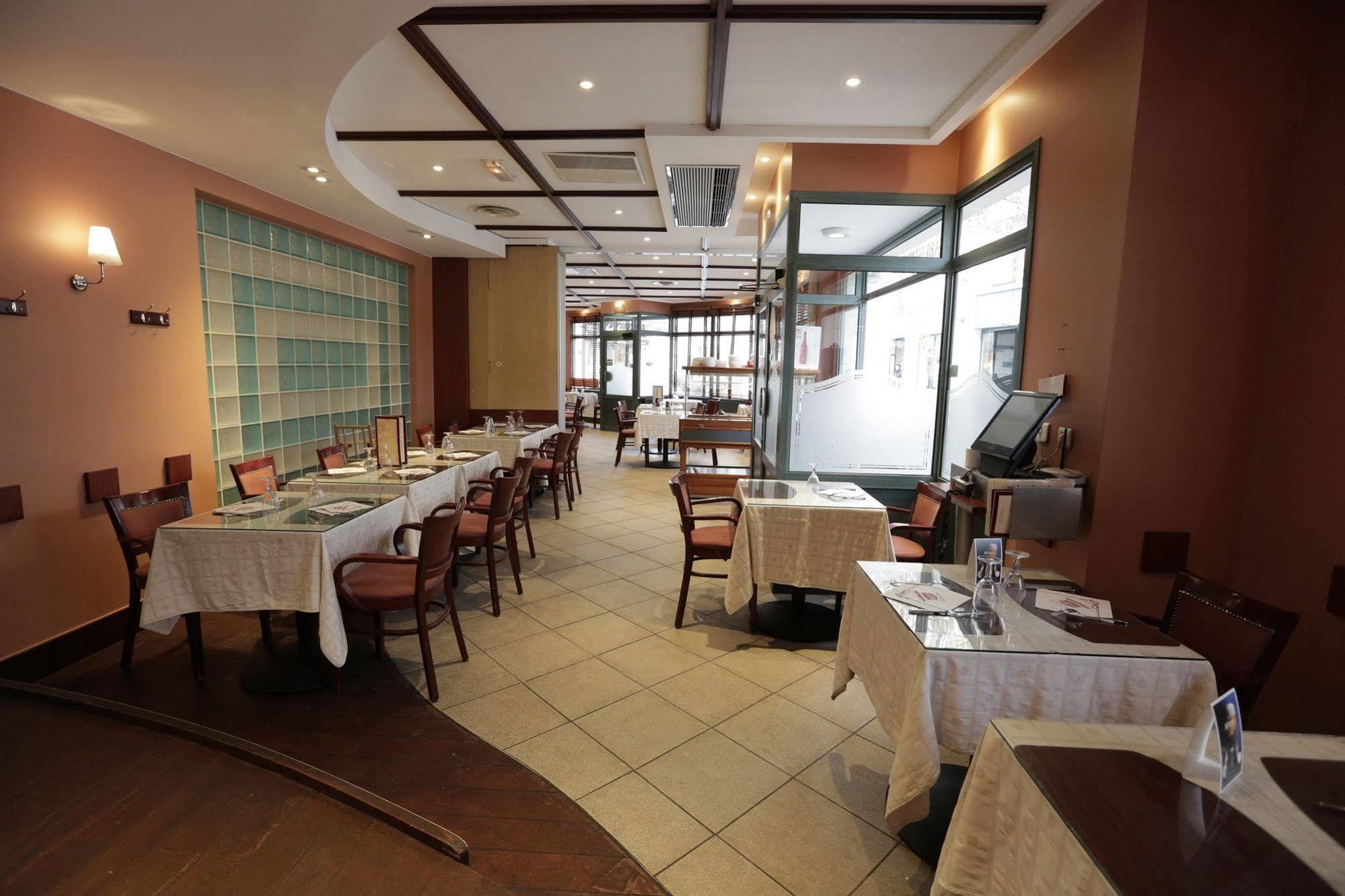 Hotel Au Petit Caporal Maisons-Alfort Kültér fotó