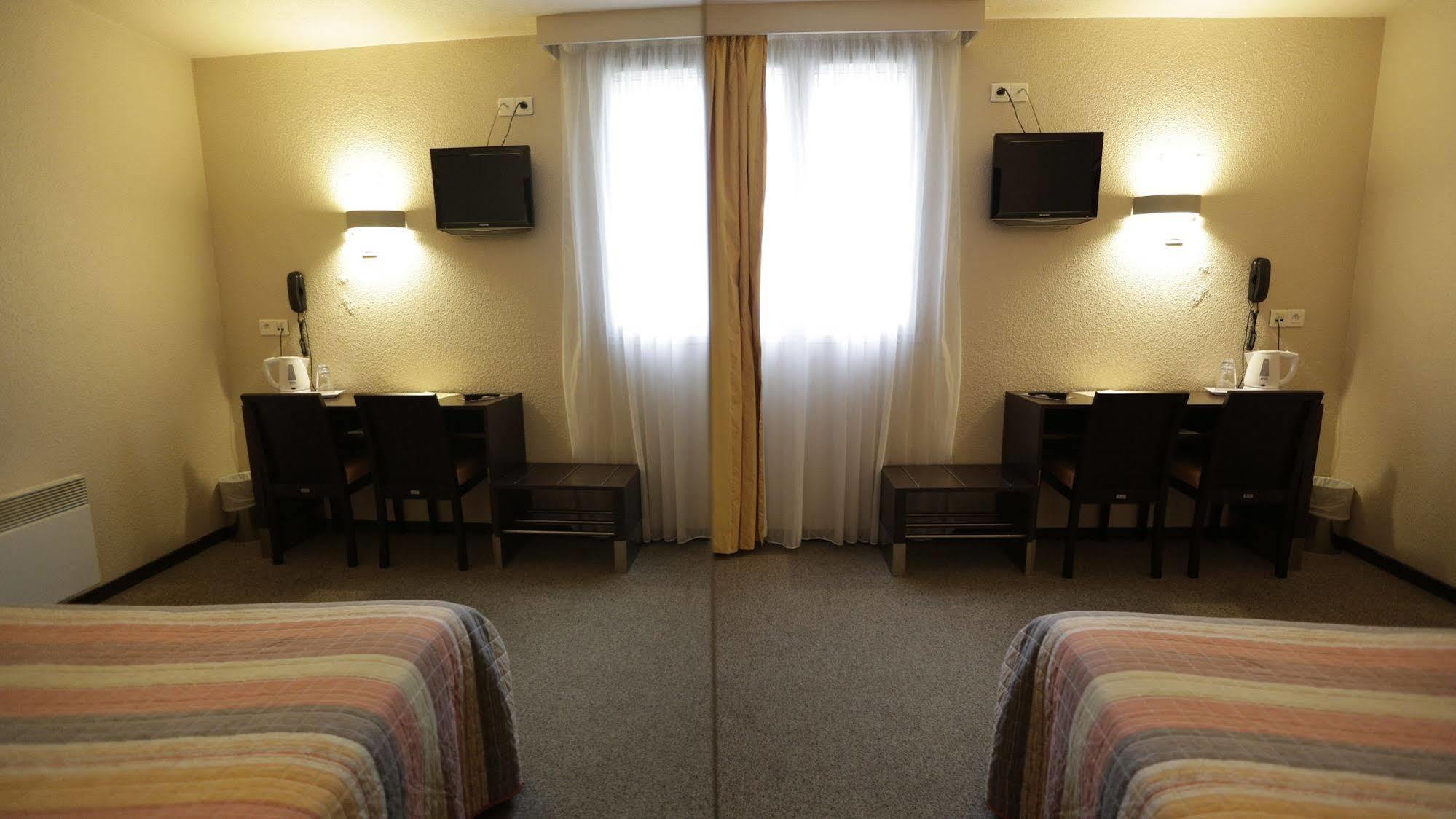 Hotel Au Petit Caporal Maisons-Alfort Kültér fotó